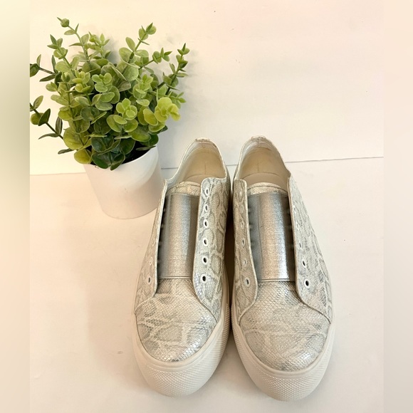 Very Volatile Los Angeles Silver Snake Skin Sneakers Size 8.5 - Picture 2 of 6
